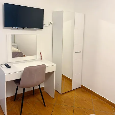 Mimi Center Of Town Krk Croatia *